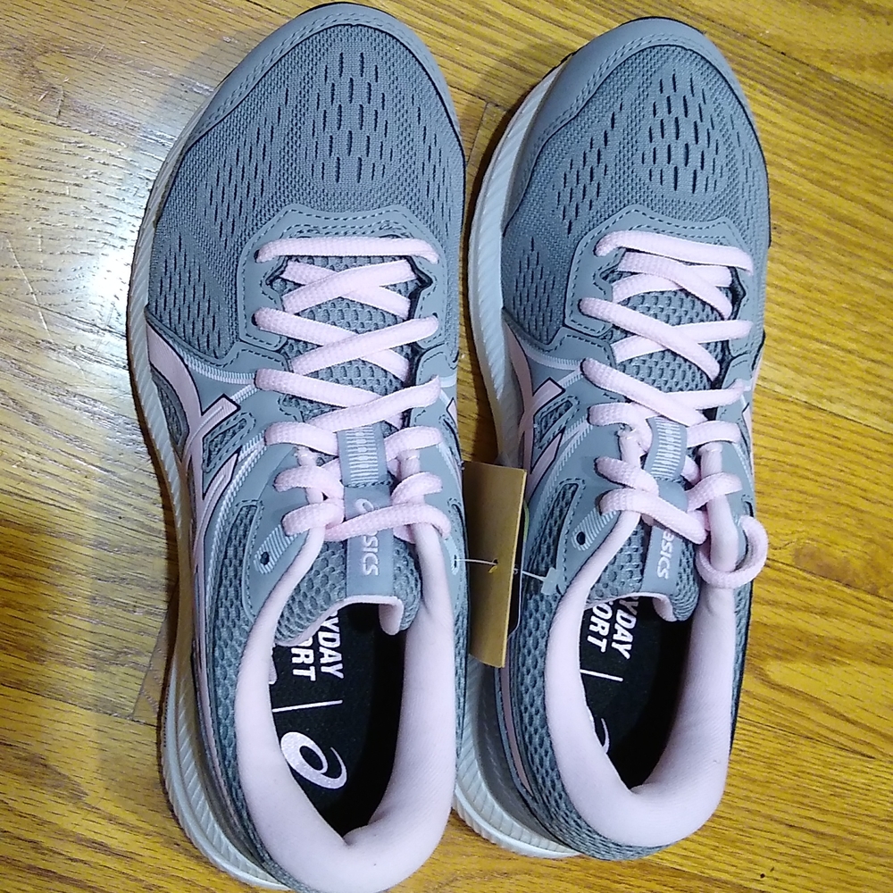 NWT Asics Gel-contend 7